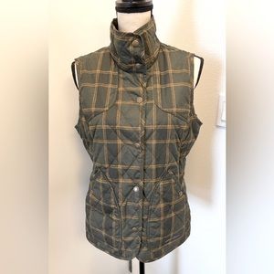 New without tag Eddie Bauer sport shop vest in green/brown color size M